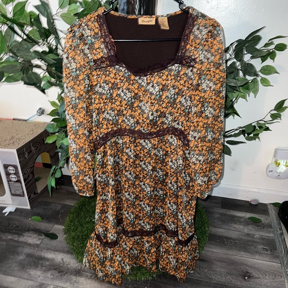 Wrangler Dresses & Skirts - ♥️ 4/$20 ♥️ Wrangler Floral Long Sleeve Dress